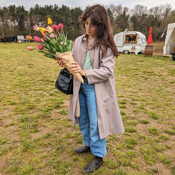 Meet your Posher, Alyssa - Picture 2 of 9